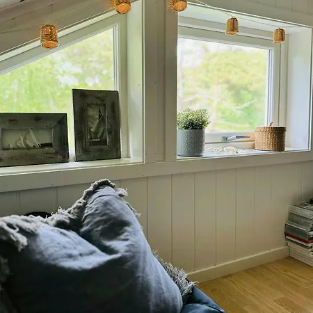 Modern With A Short Walk To The Sea Semesterbostad